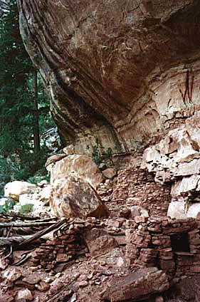 Cliff Dwelling near Moab Utah [33k]