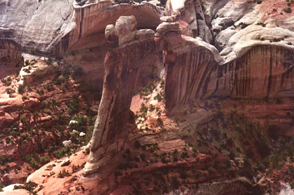 Angel Arch, Maze District of Canyonlands National Park [62k]